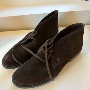 Tod’s suede light chukka boots